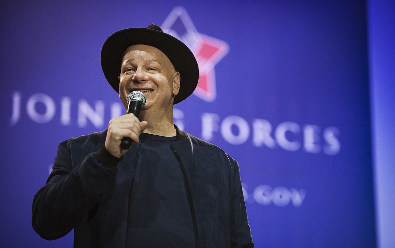 Jeff Ross holding a microphone