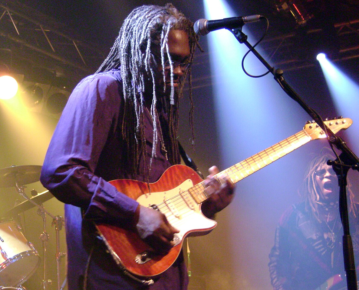 Dewayne  Blackbyrd  Mcknight on stage