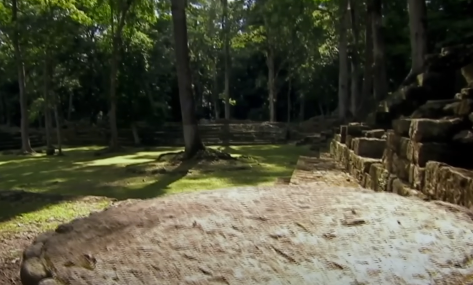 Screenshot of the documentary Lost World of the Maya (2019)