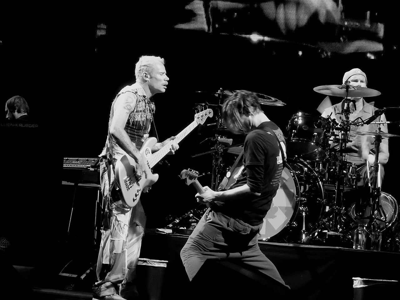 RHCP on stage