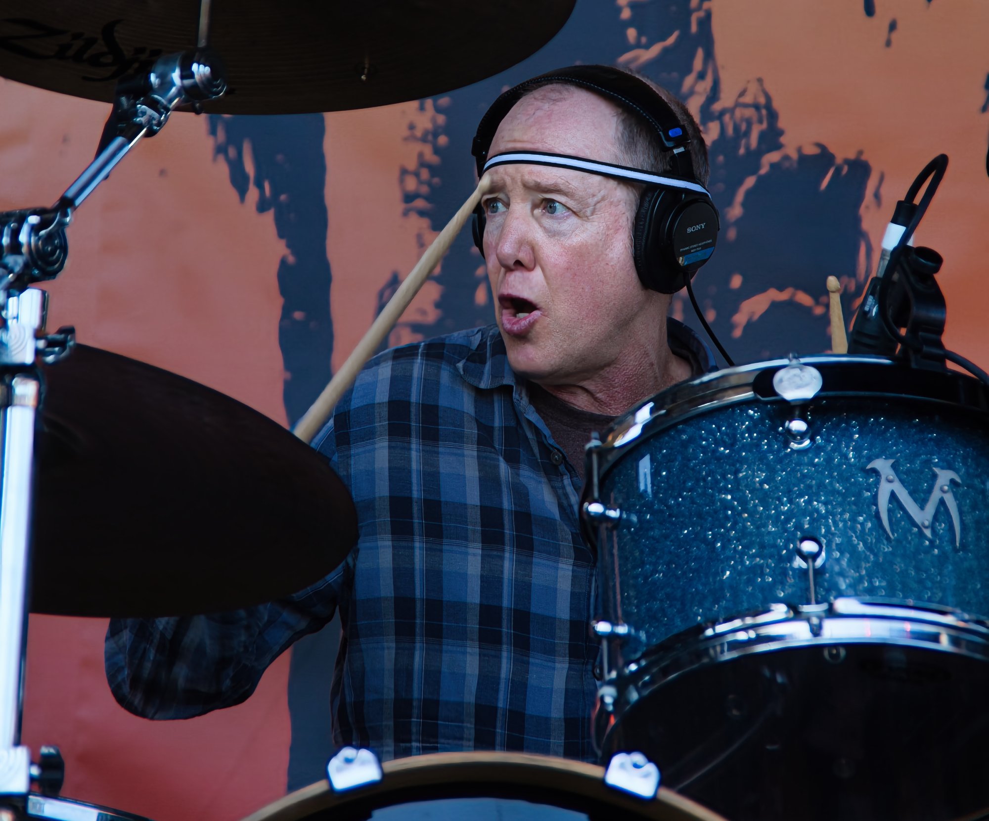  Jack Irons on drums