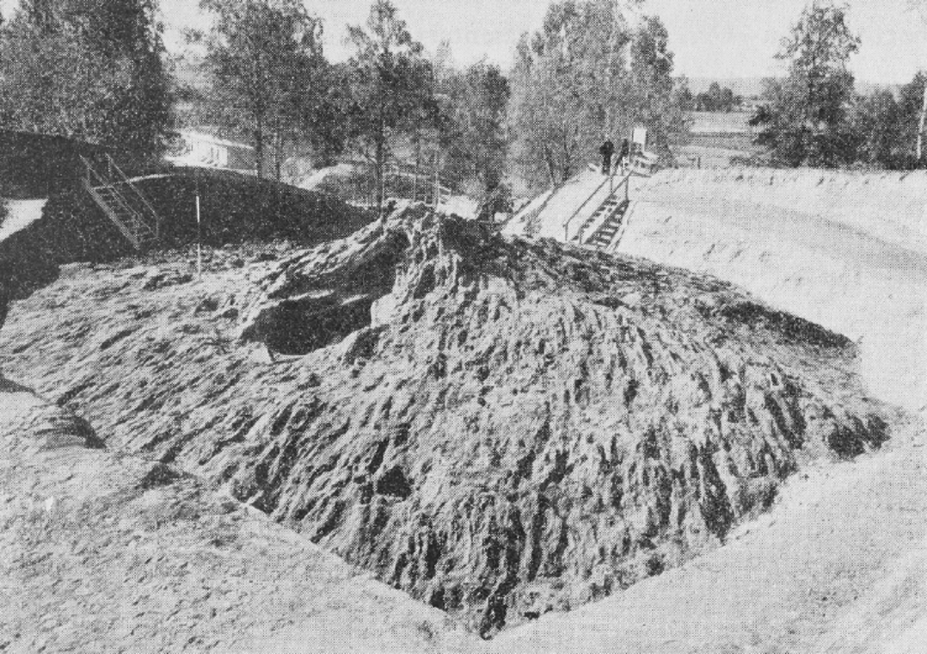 Raknehaugen after the uncovering of the upper layer - 1943
