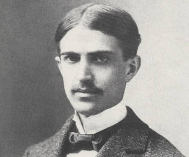Black and white portrait of Stephen Crane