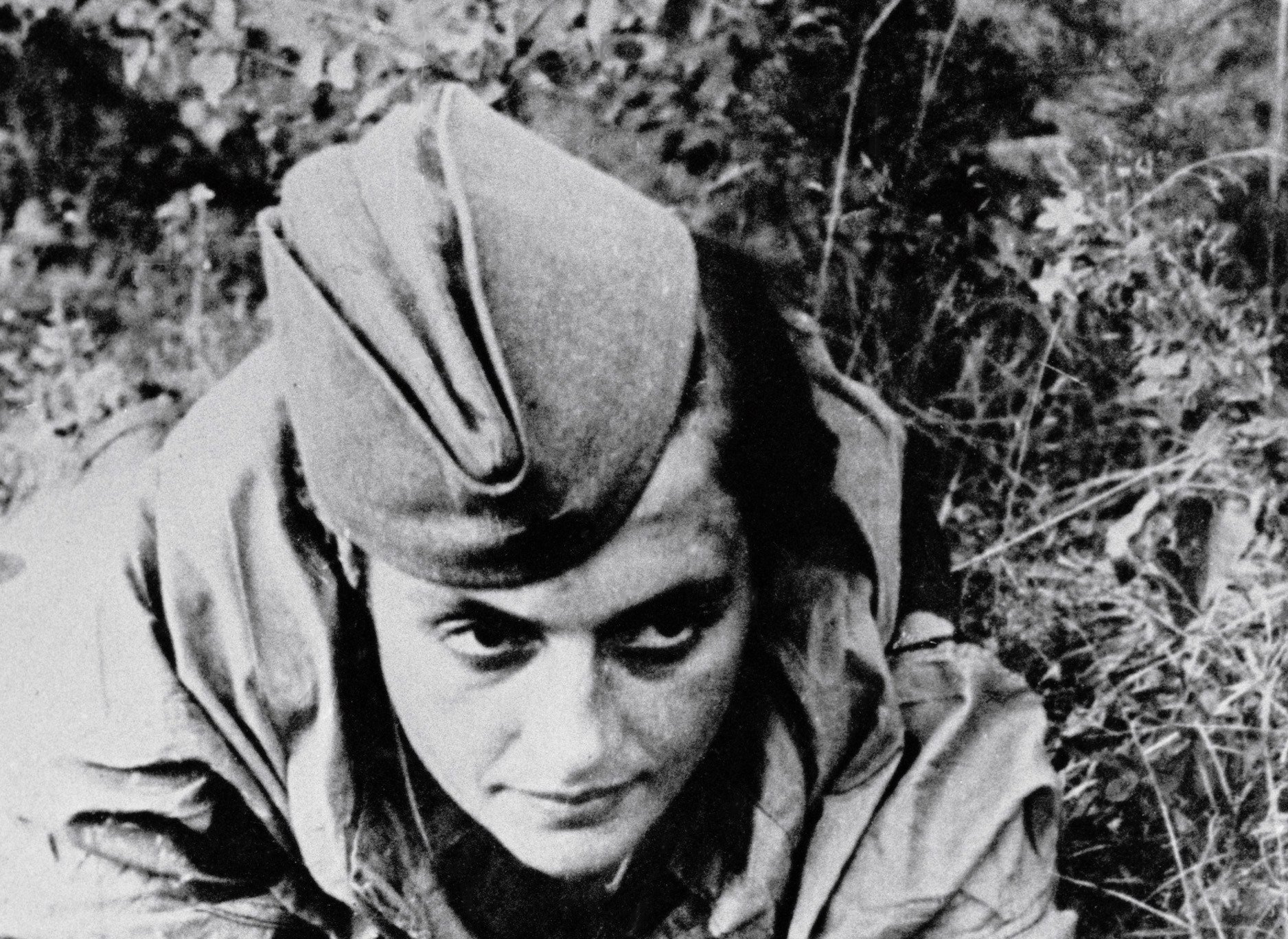Grayscale Portrait Photo of Soviet sniper and future Hero Lyudmila Mikhailovna Pavlichenko