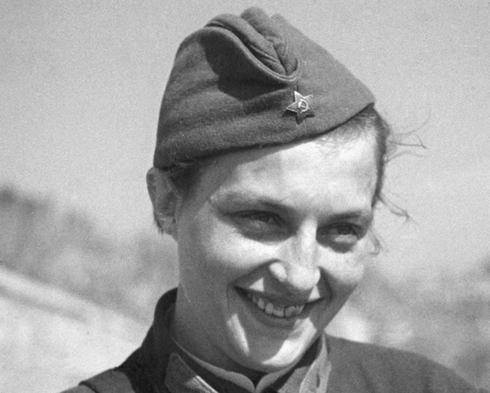 Grayscale Portrait Photo of Soviet sniper and future Hero Lyudmila Mikhailovna Pavlichenko