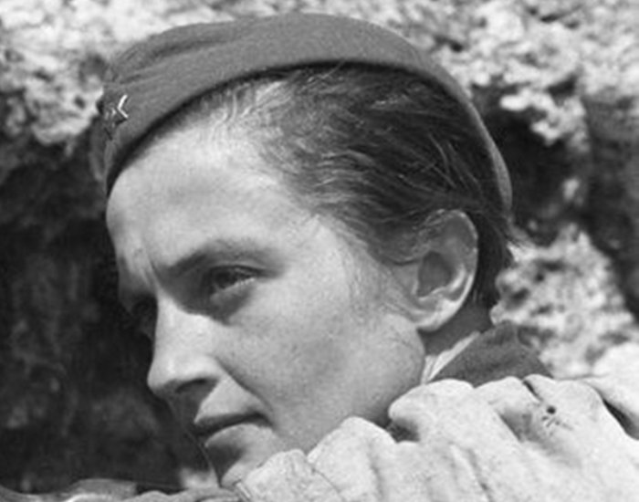 Grayscale Portrait Photo of Soviet sniper and future Hero Lyudmila Mikhailovna Pavlichenko