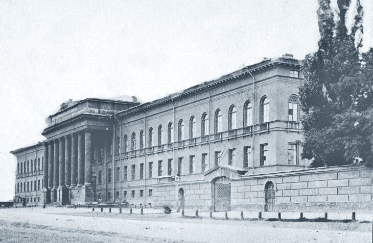 A sepia-toned photograph shows Kiev Universitet