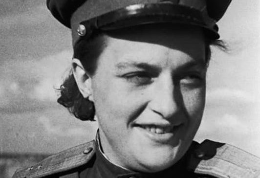 Grayscale Portrait Photo of Soviet sniper and future Hero Lyudmila Mikhailovna Pavlichenko