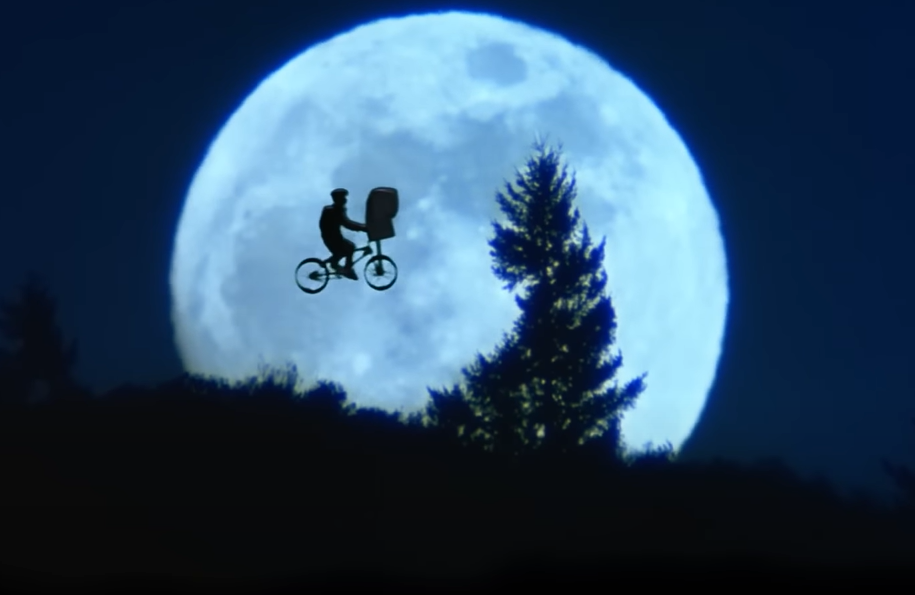 Screenshot of the movie E.T. the Extra-Terrestrial (1982)