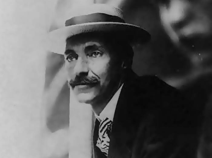 John Jacob Astor 1909, in suit and a hat