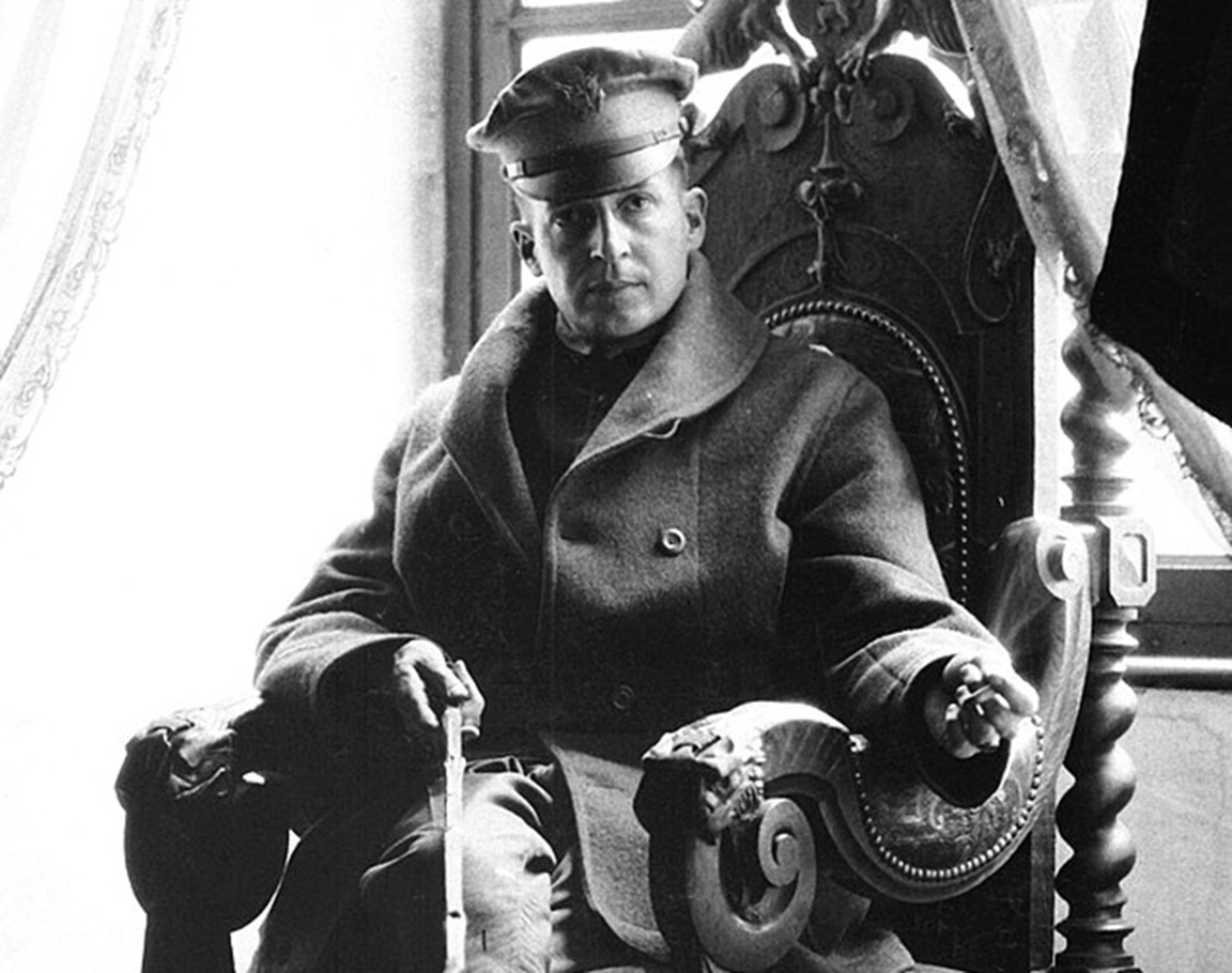 Douglas Macarthur, Army Photo Portrait Seated, France 1918