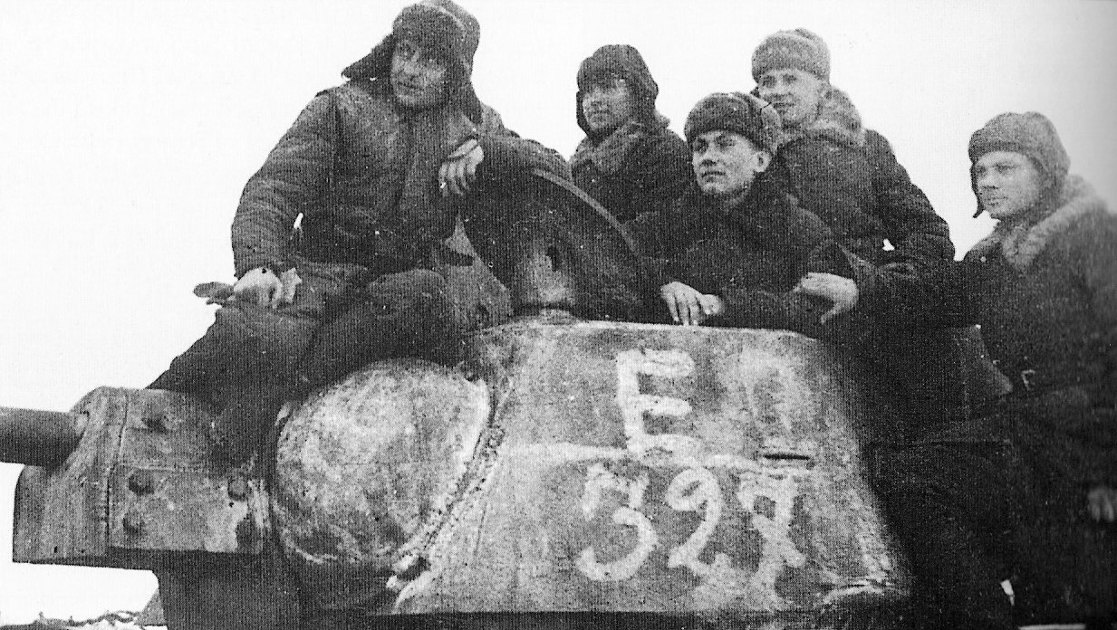  Soviet T-34 tanks in action