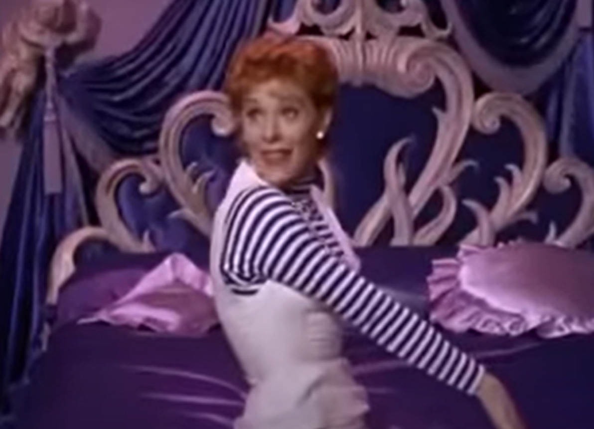 Screenshot of Gwen Verdon from - Damn Yankees (1958)