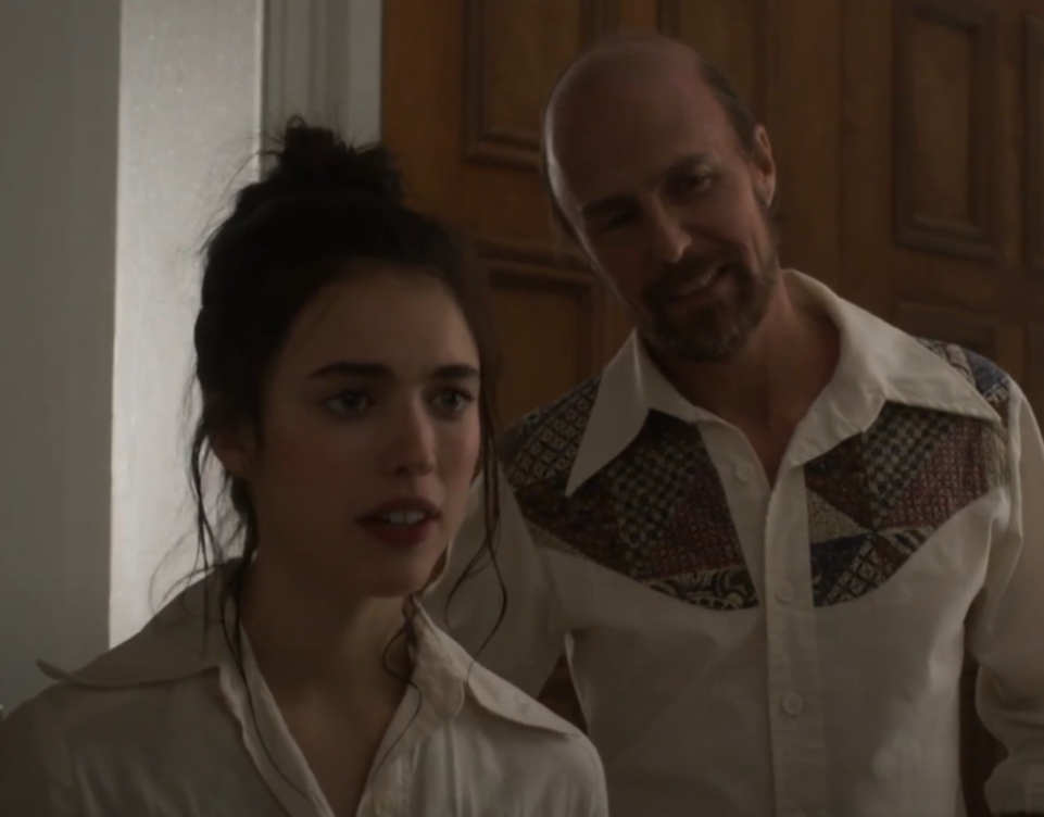 Screenshot of Ann Reinking (Margaret Qualley) and Bob Fosse (Sam Rockwell) from - Fosse/Verdon (Tv Series 2019)