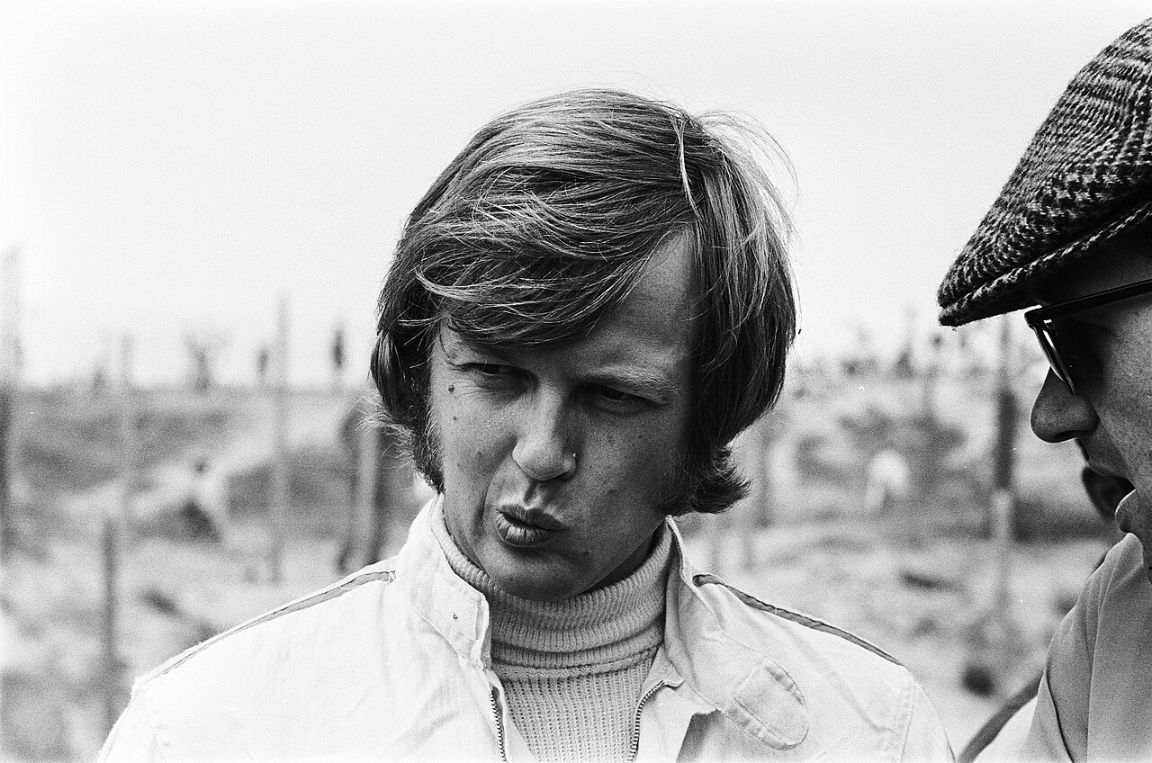 Ronnie Peterson talks with his Antique Automobiles team boss
