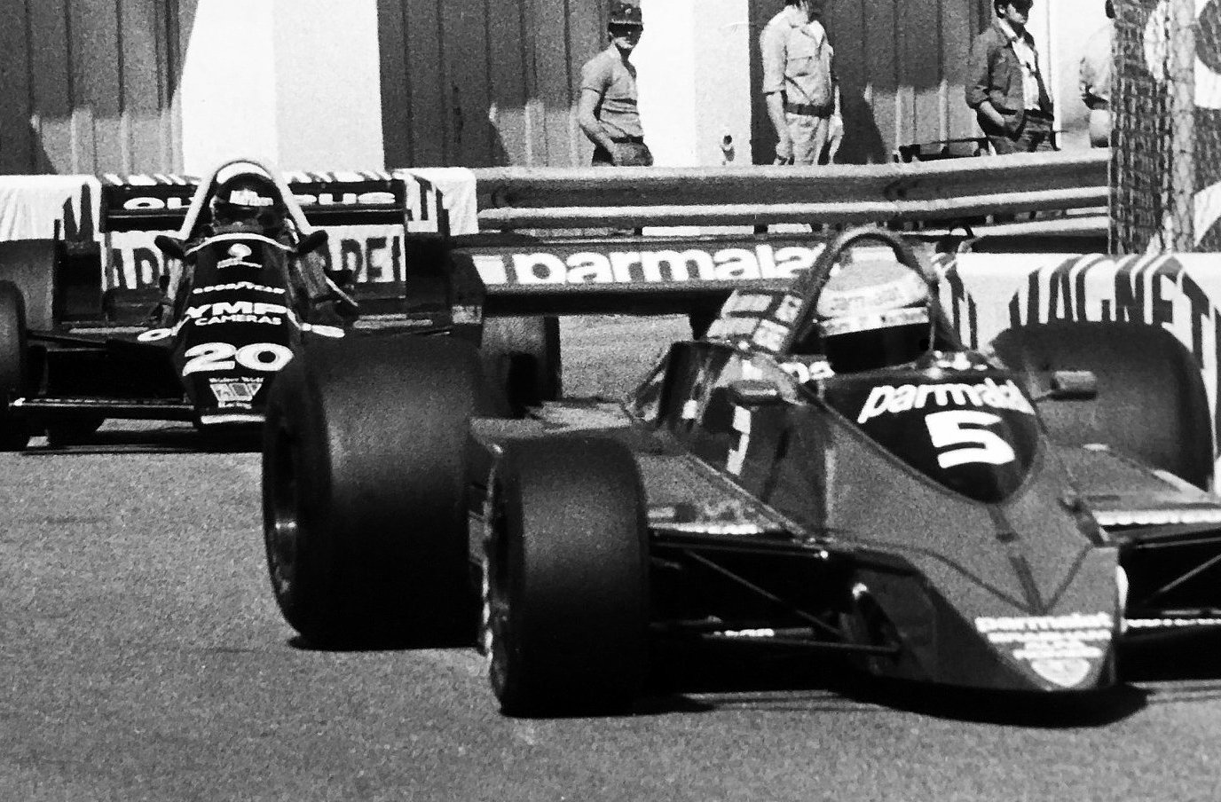 Niki Lauda - Brabham BT48 leads James Hunt - Wolf WR7 1979