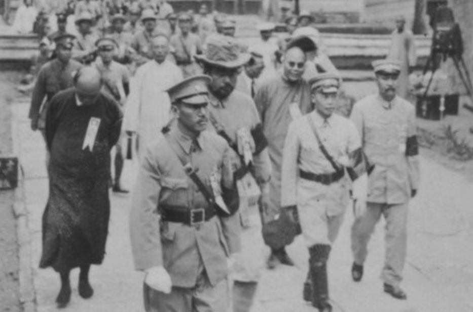 Chiang Kai-shek and Feng Yuxiang.