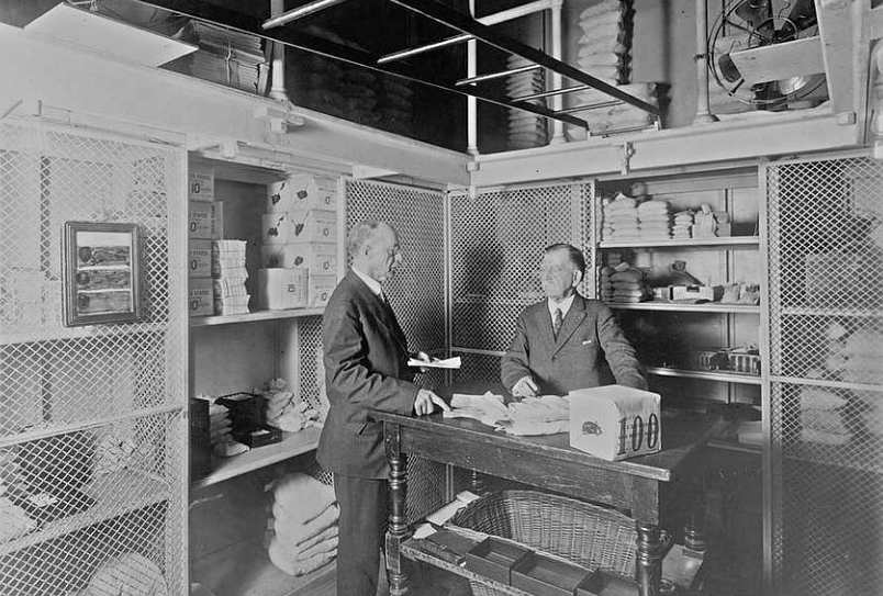 U.S. Treasury's cash room vault in 1920s