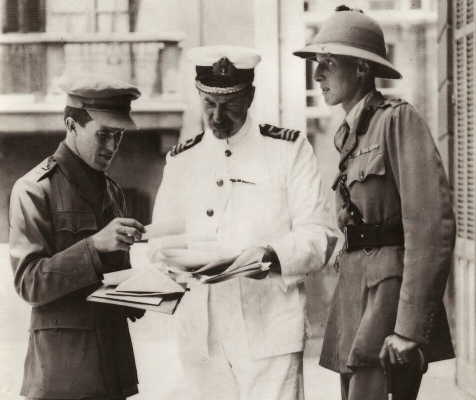 T.e. Lawrence; David George Hogarth; Unknown Man