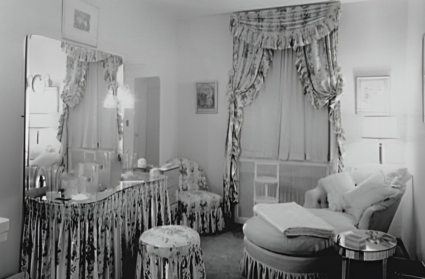 Coronet Theatre, W. 49th St., New York City. Star's dressing room
