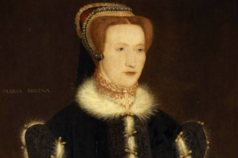 Bess Of Hardwick in black dress
