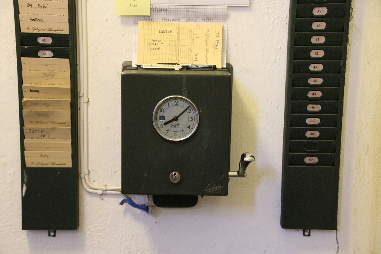 The picture shows the stamping clock in the spinning mill.