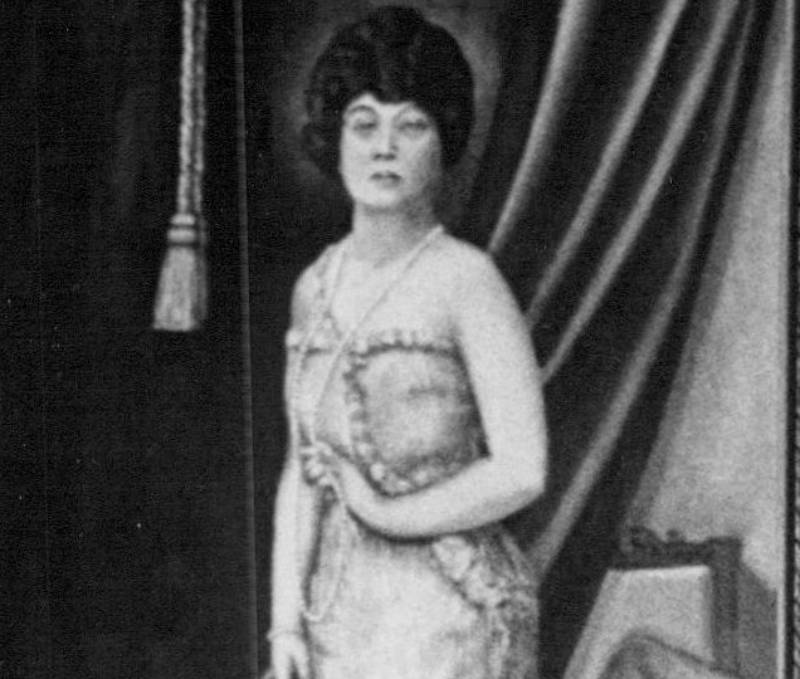 portrait of real Molly in drawing room of Brown mansion