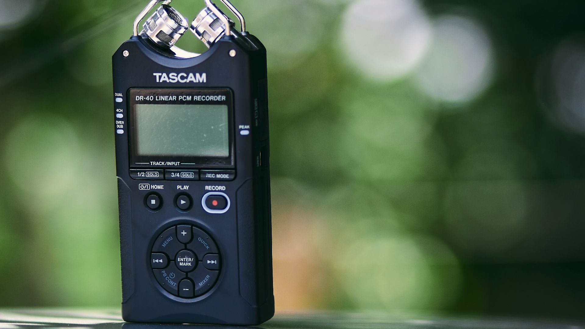 black Tasczam device