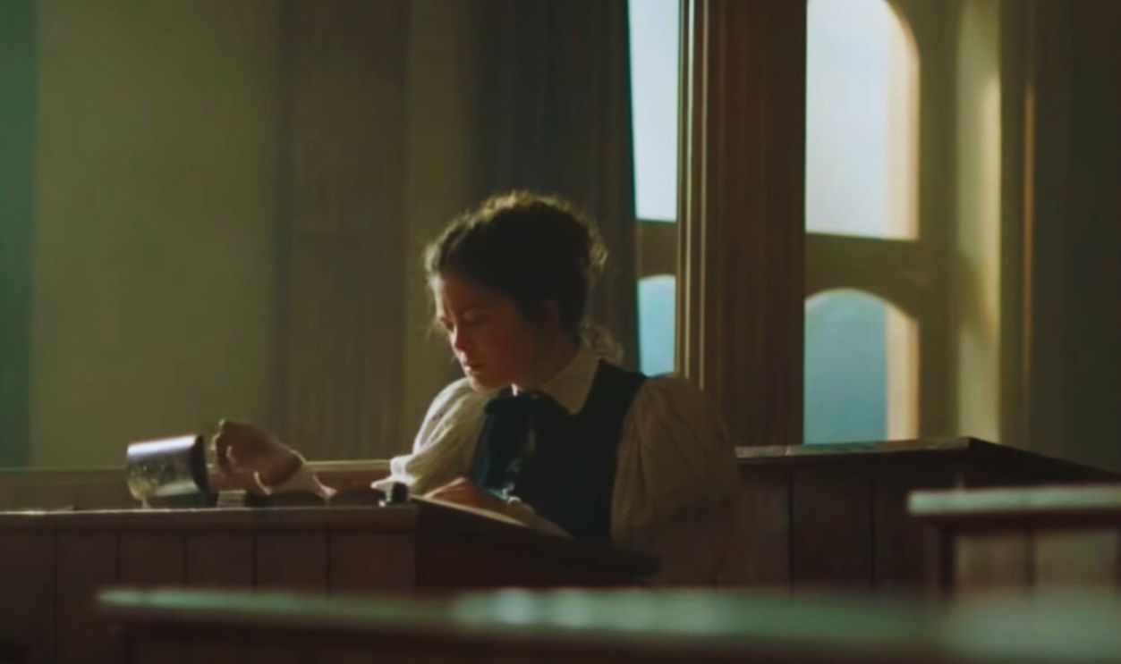 Screenshot from Genius (2017)