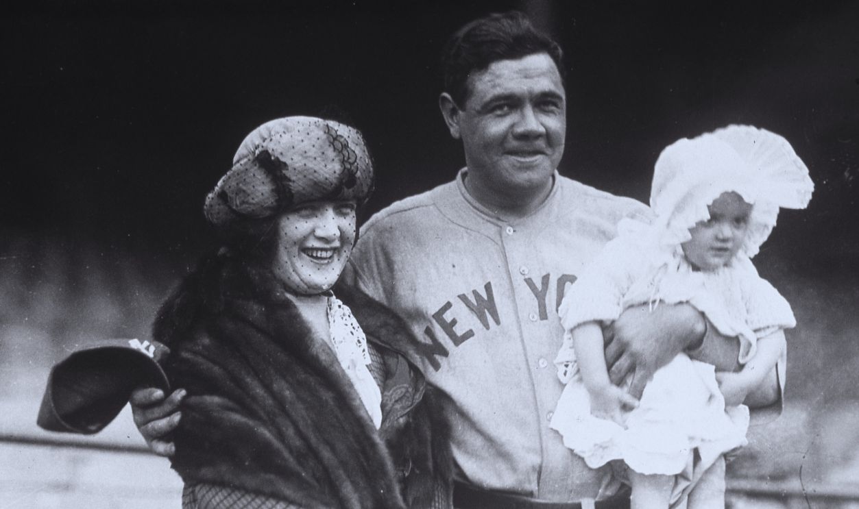 Gettyimages - 72726016, Babe Ruth, Helen, Baby Dorothy NEW YORK - 1921. Babe Ruth poses with wife Helen and baby Dorothy before a game in Yankee Stadiium in 1921. 