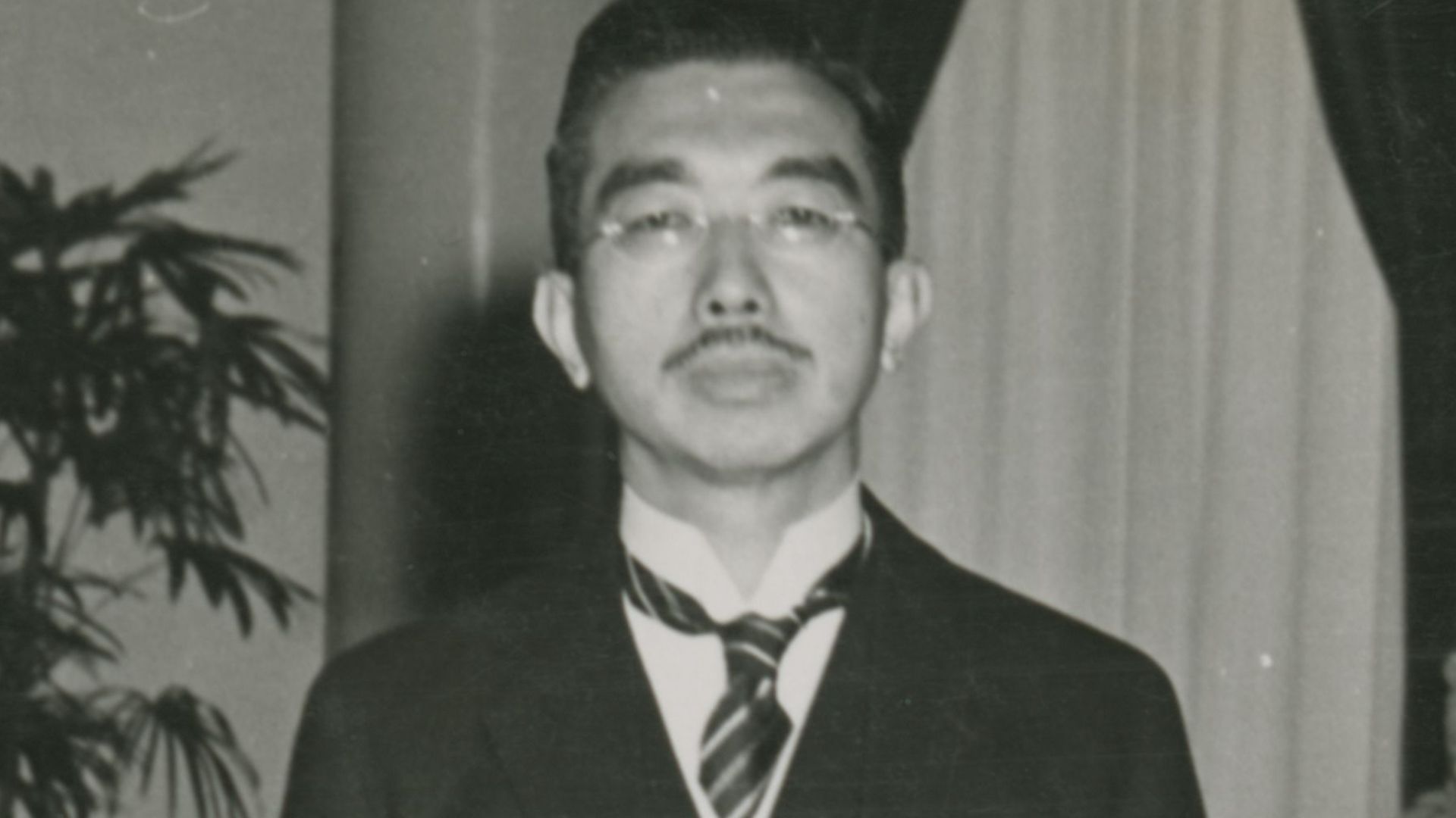 File:Emperor Hirohito and General MacArthur.jpg