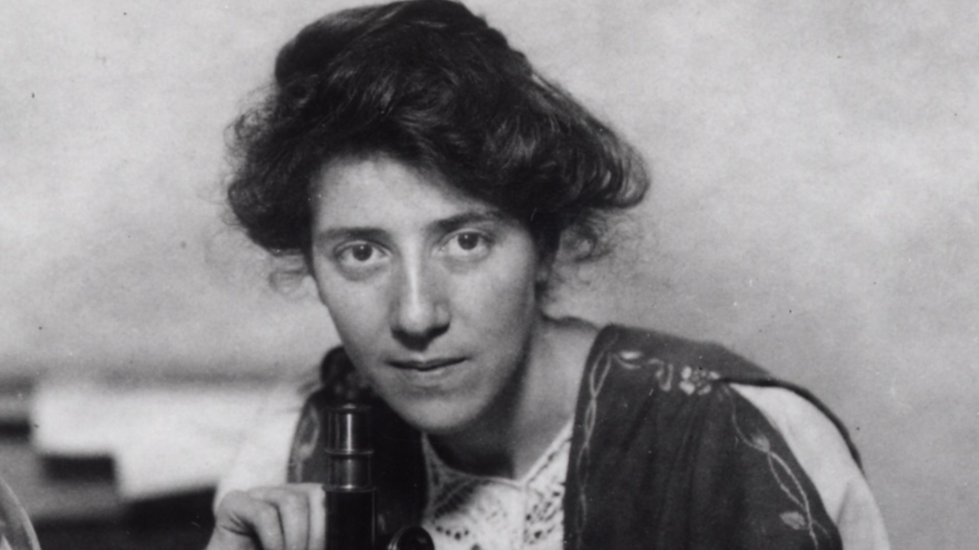 File:Marie Stopes in her laboratory, 1904.jpg