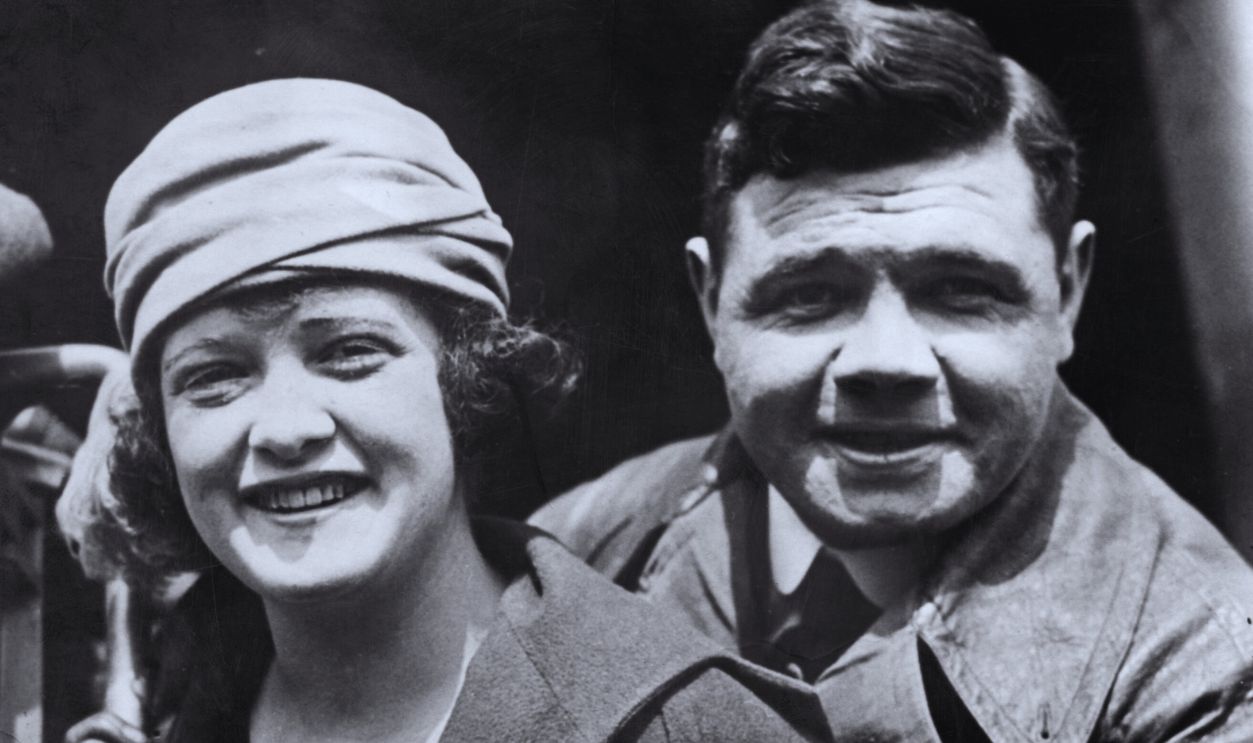 Gettyimages - 506570296, New York Yankees 1923: Babe Ruth (Right), outfielder for the New York Yankees, poses for a portrait with his wife Helen Ruth (Left) circa 1923. 