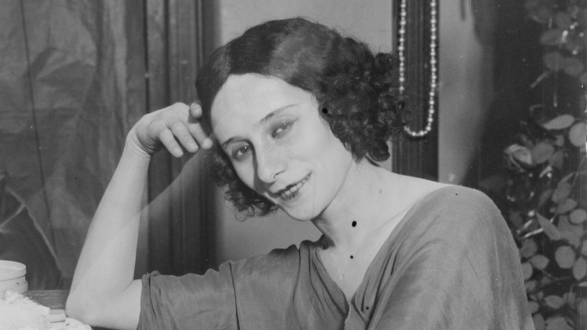 File:Anna Pavlova dressing room.jpg