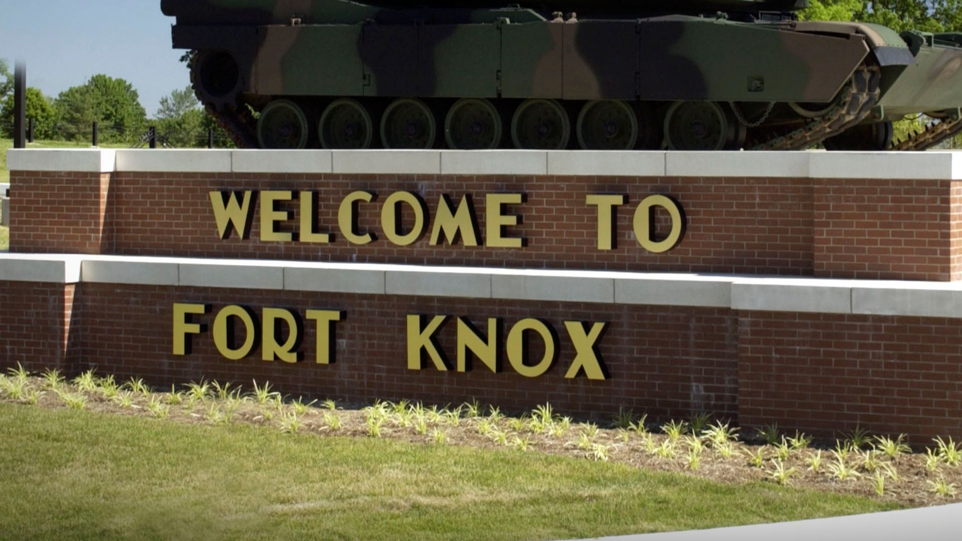 File:Chaffee Gate-001b.JPG