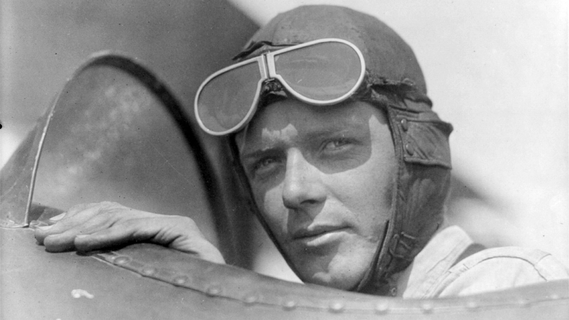 File:Charles Lindbergh, wearing helmet with goggles up.jpg