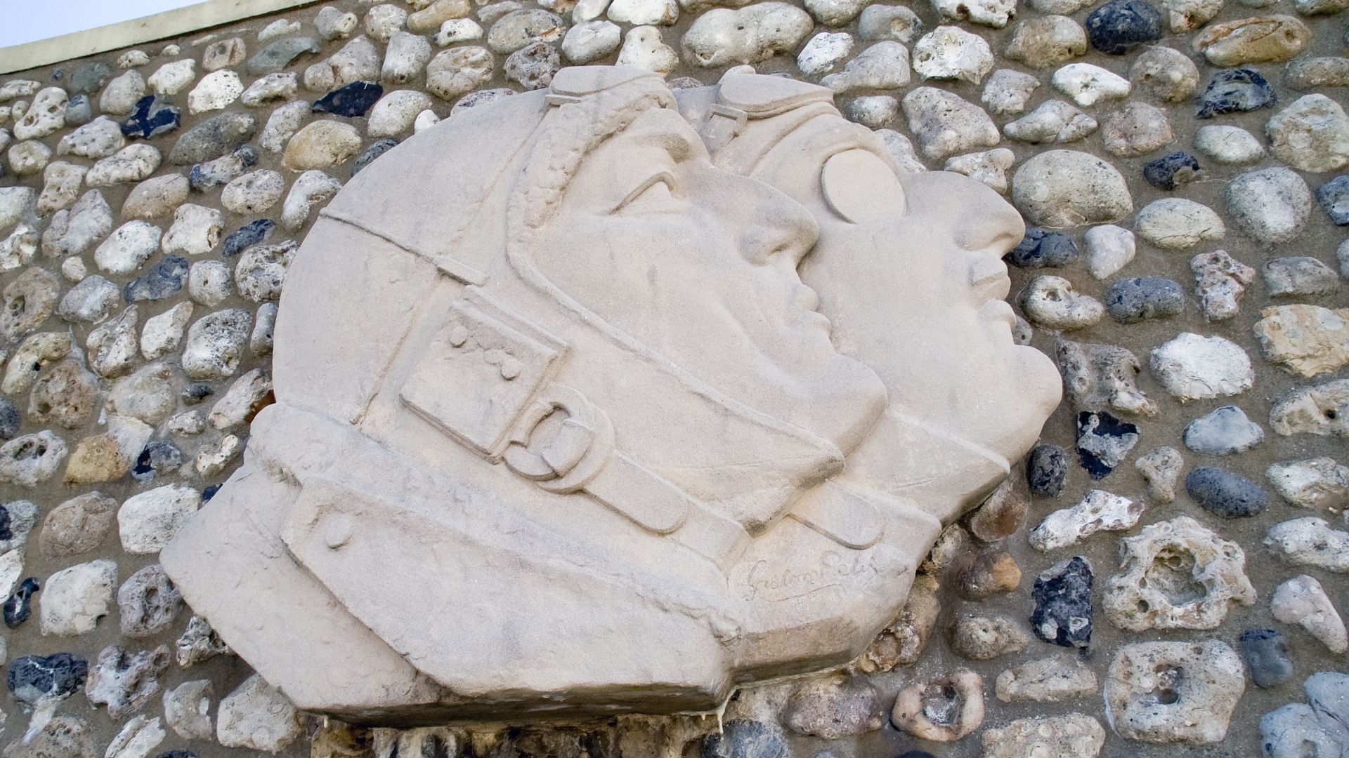 File:Nungesser et Coli memorial.jpg