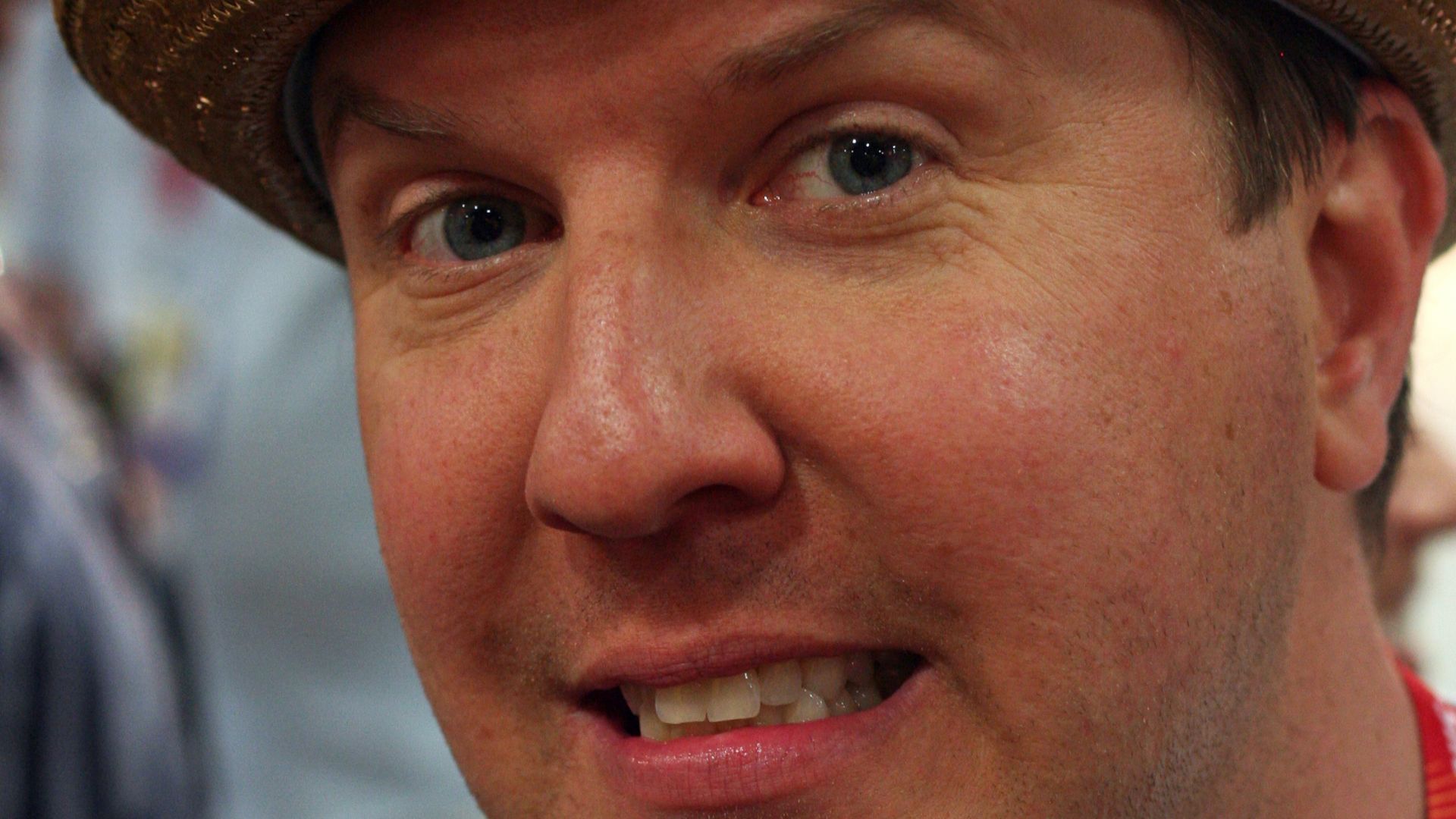 File:NickSwardsonCCJul2011.jpg