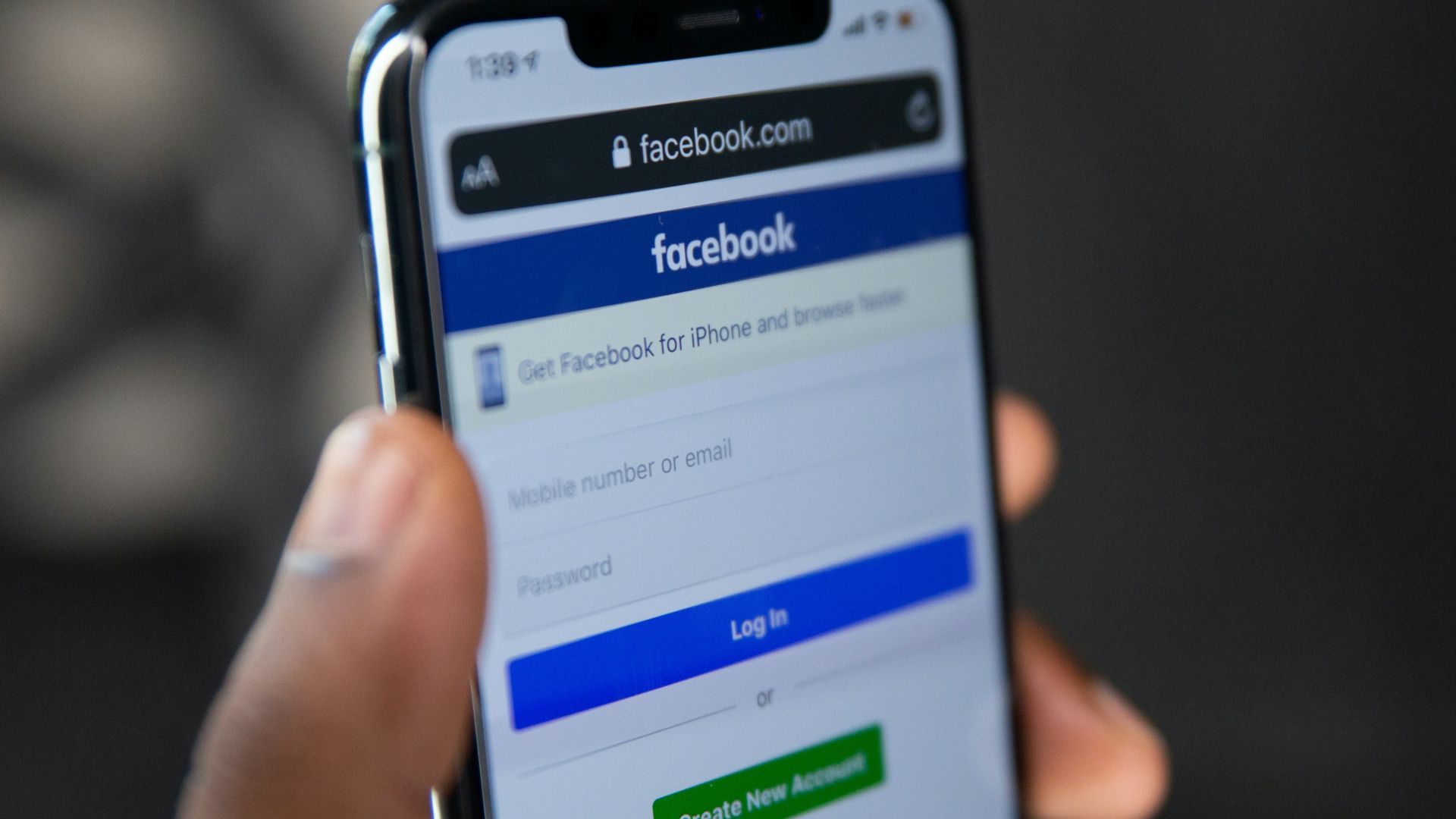 person holding silver iphone 6