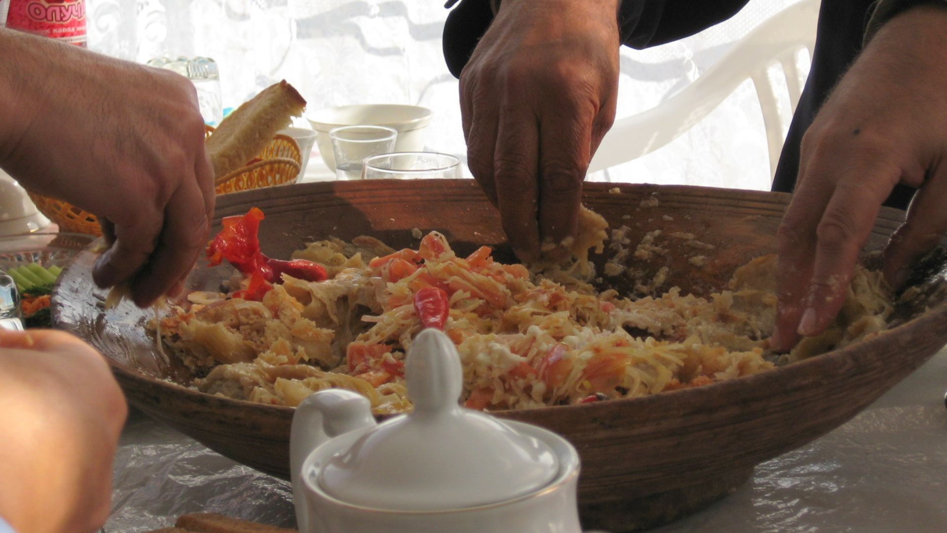 File:Kurutob eating with hands.jpg