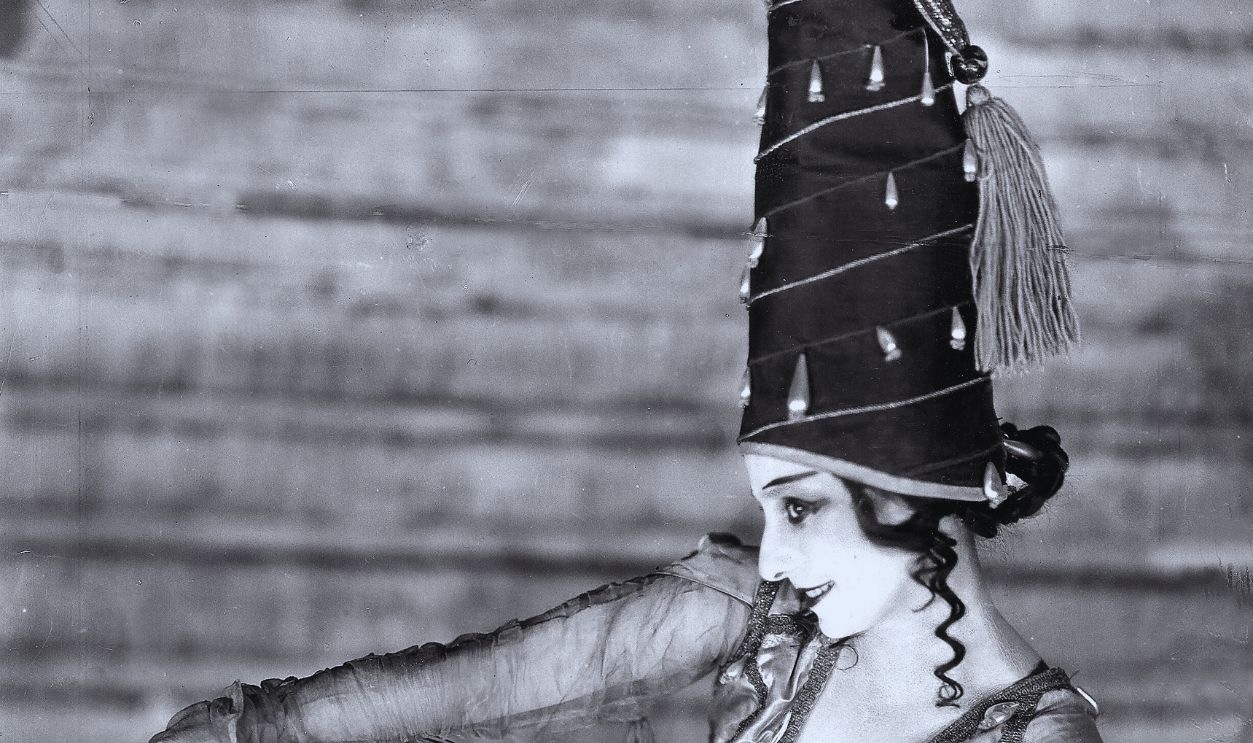 Gettyimages - 548170561, Great Britain England London: Anna Pavlova *12.02.1881-23.01.1931+ Ballet dancer, Russia - on stage in London - 1924 - Photographer: James E. Abbe - Vintage property of ullstein bild 