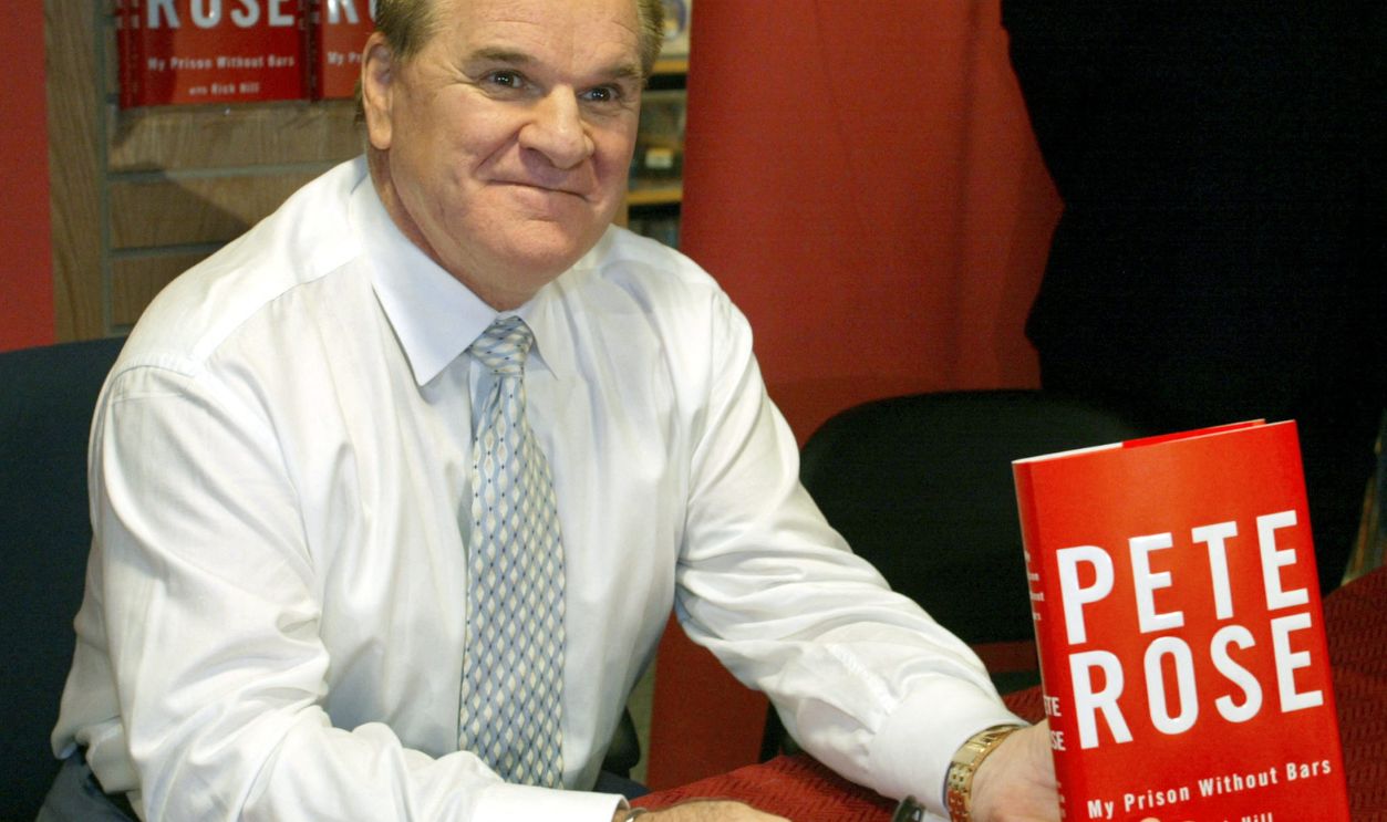  BOOK TITLE Former Cincinnati Reds baseball player Pete Rose holds up a copy of his new book titled 