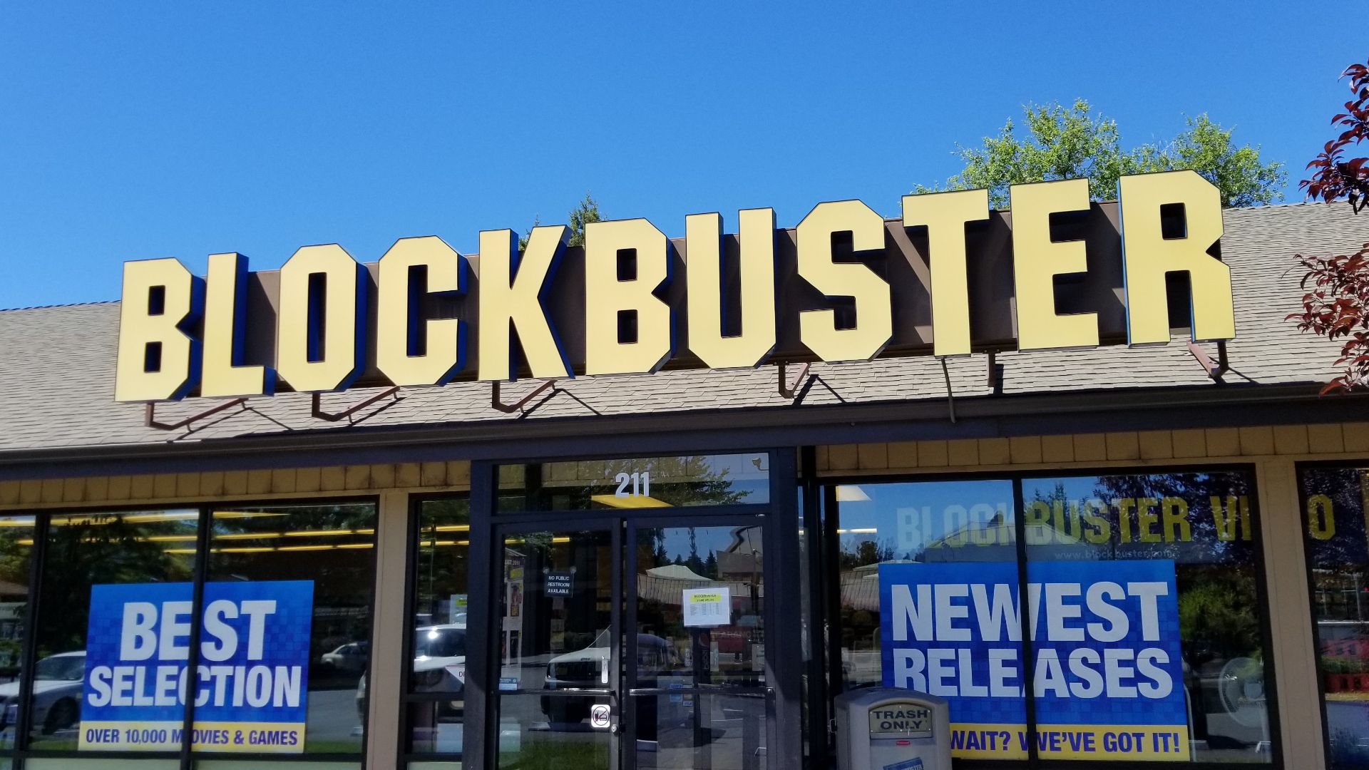 File:Exterior of last Blockbuster Video.jpg