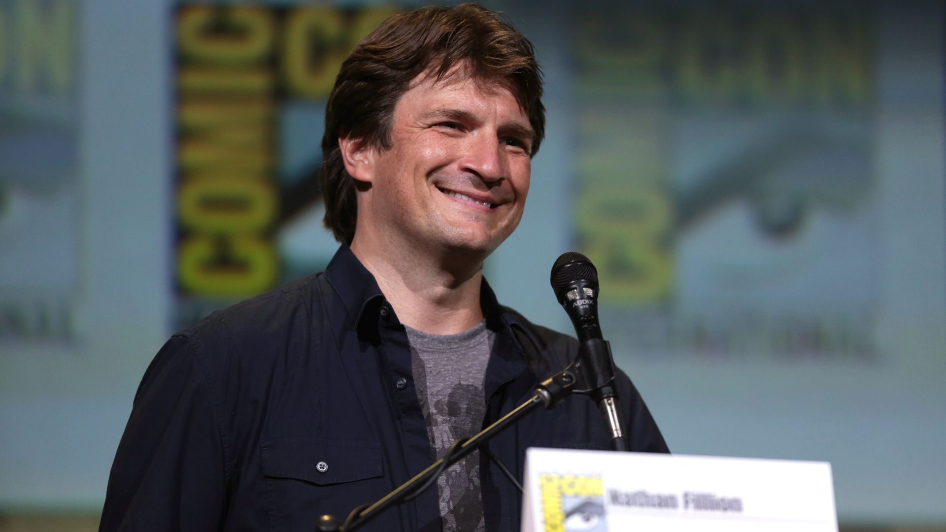 File:Nathan Fillion (28475917331).jpg