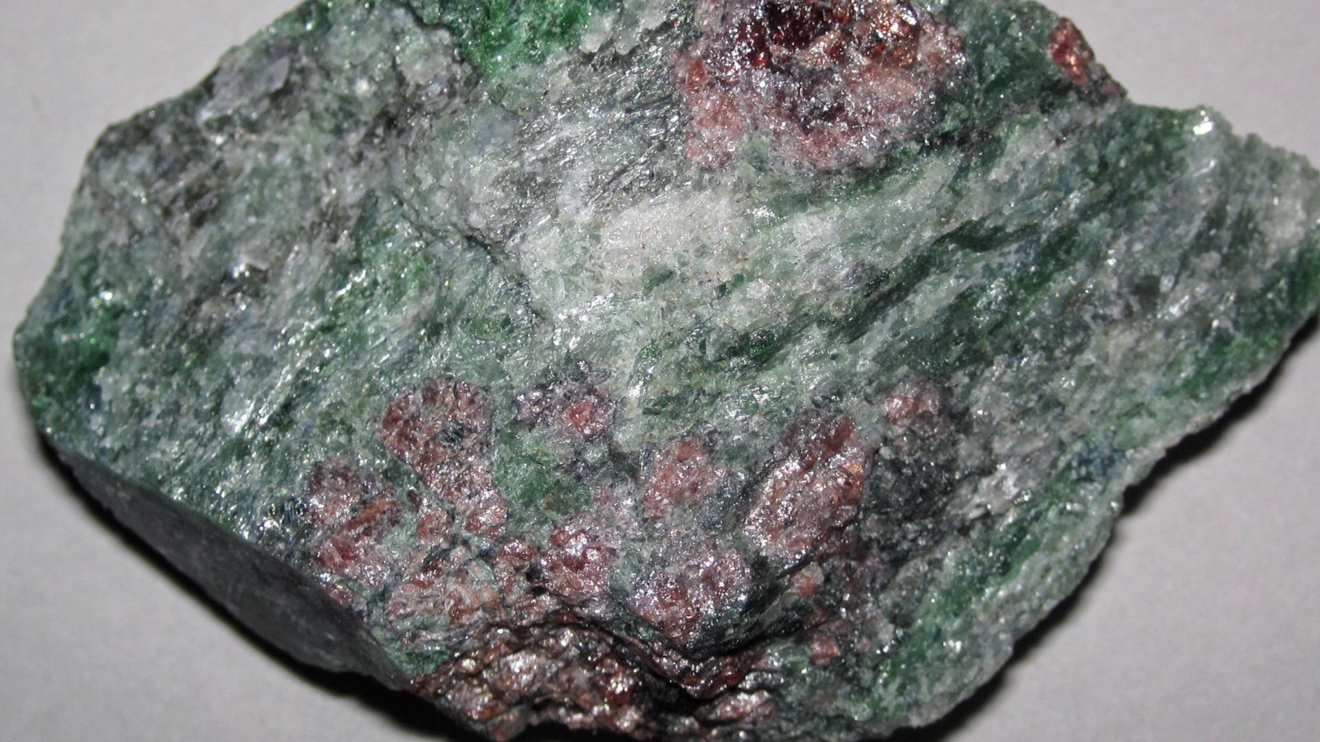 File:Eclogite (Late Silurian to Early Devonian, ~400-423 Ma; Almenningen, Vestland, Norway) 13.jpg