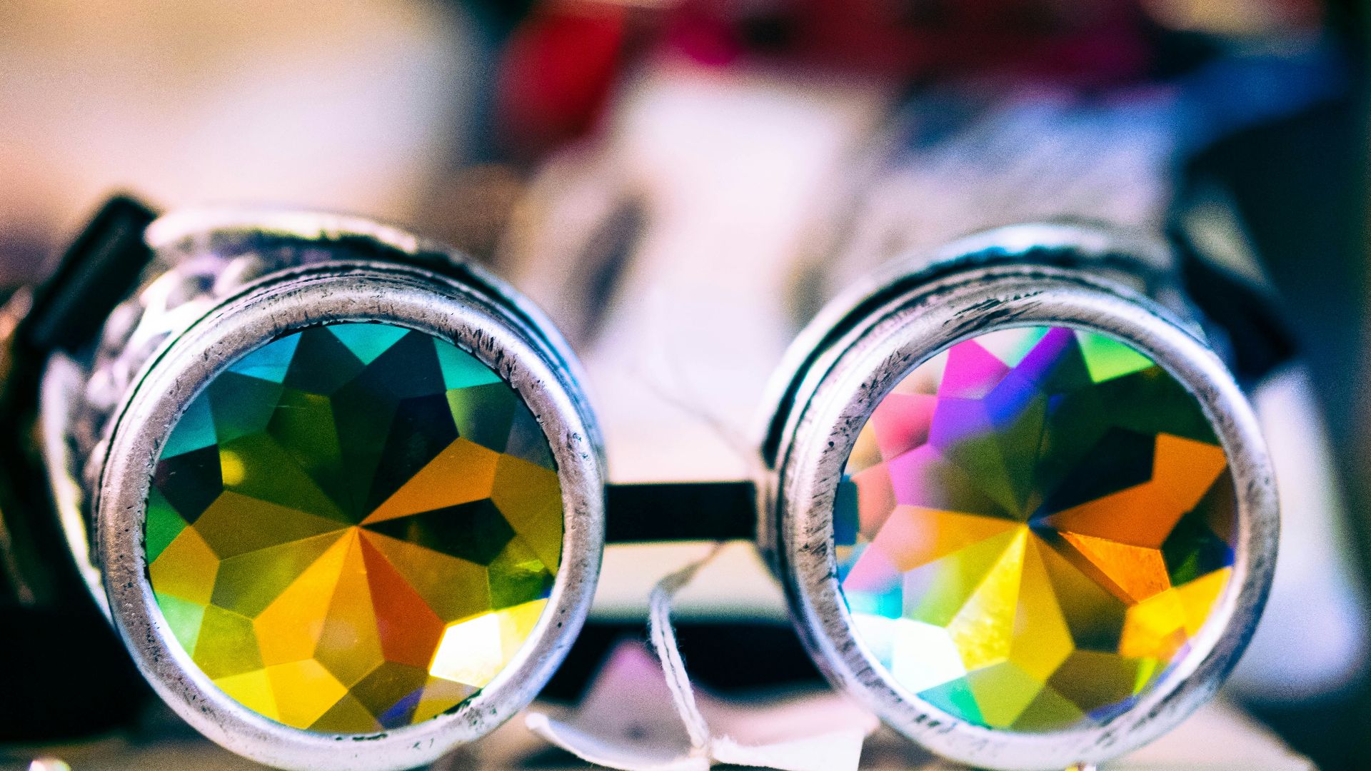 shallow focus photography of sunglasses