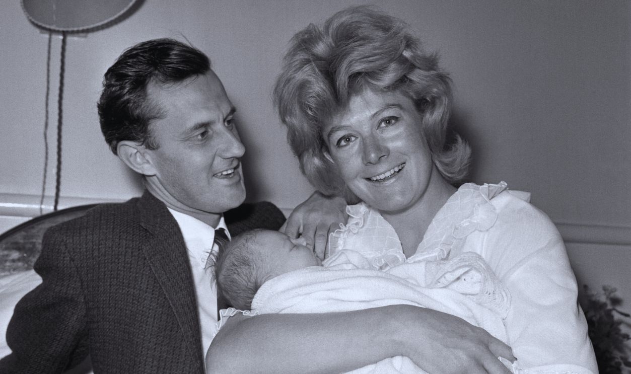 Gettyimages - 830524668, Tony and Vanessa Redgrave child Actress Vanessa Redgrave and her husband, film director Tony Richardson, with their first child, week-old daughter Natasha Jane, in London. 1963 seems to be Tony Richardson's year as he took the Oscars for Best Picture, Best Director, Best Music Score and Best Writing for his film of Henry Fieldings 18th Century romp