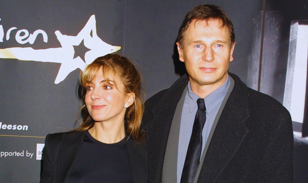 Gettyimages - 828076, Celebs at UNICEF Movie Memorabilia Auction 386392 04: Actor Liam Neeson and his wife, actress Natasha Richardson arrive at