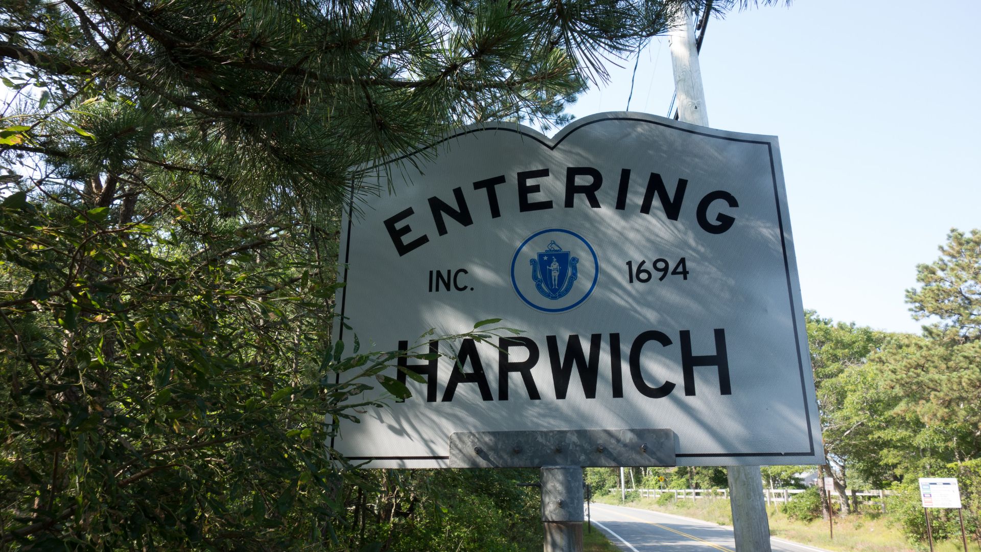 File:Harwich Massachusetts town sign.jpg