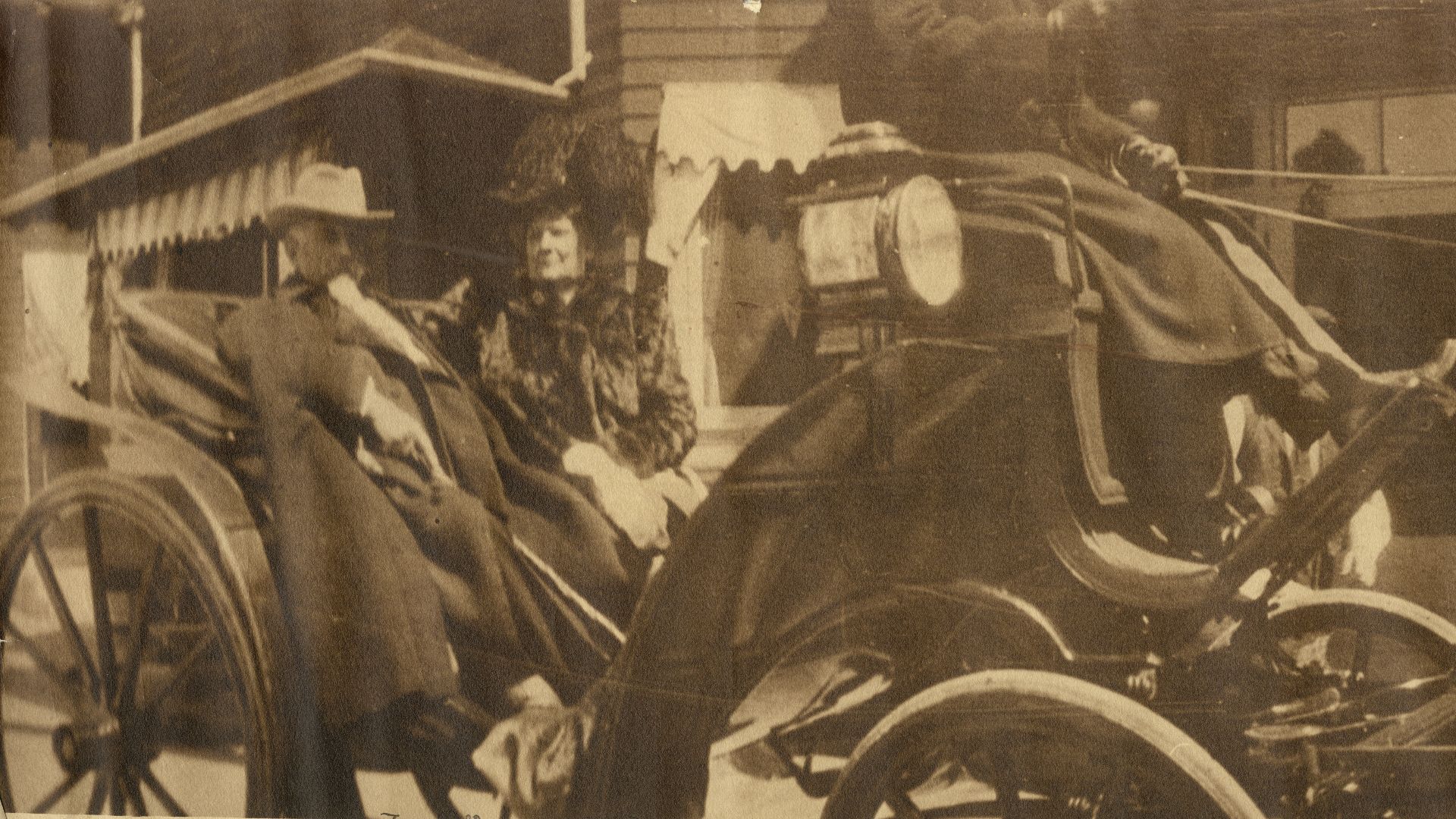 File:Adolphus Busch and Lilly Busch in a carriage, 28 March 1910.jpg